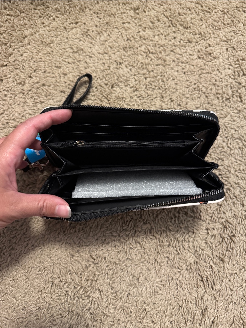 Adorable Disney wallet - Picture 2 of 2
